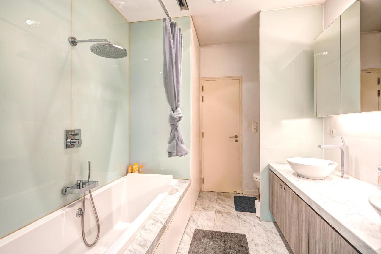 Three Bedroom Marble In The Heart Of *